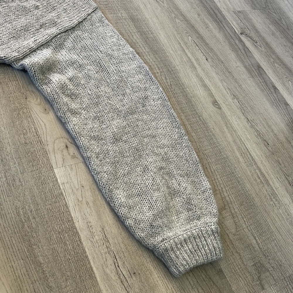 Cropped gray sweater - Picture 2 of 4